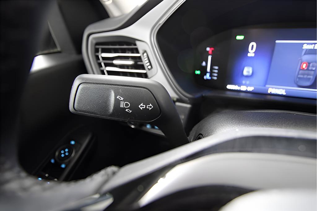 Used 2024 Ford Escape SE image 23