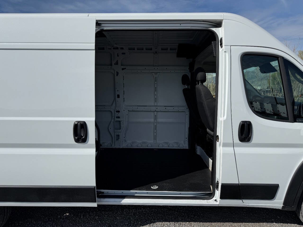 Used 2025 RAM ProMaster 2500 w/ Convenience Group image 24