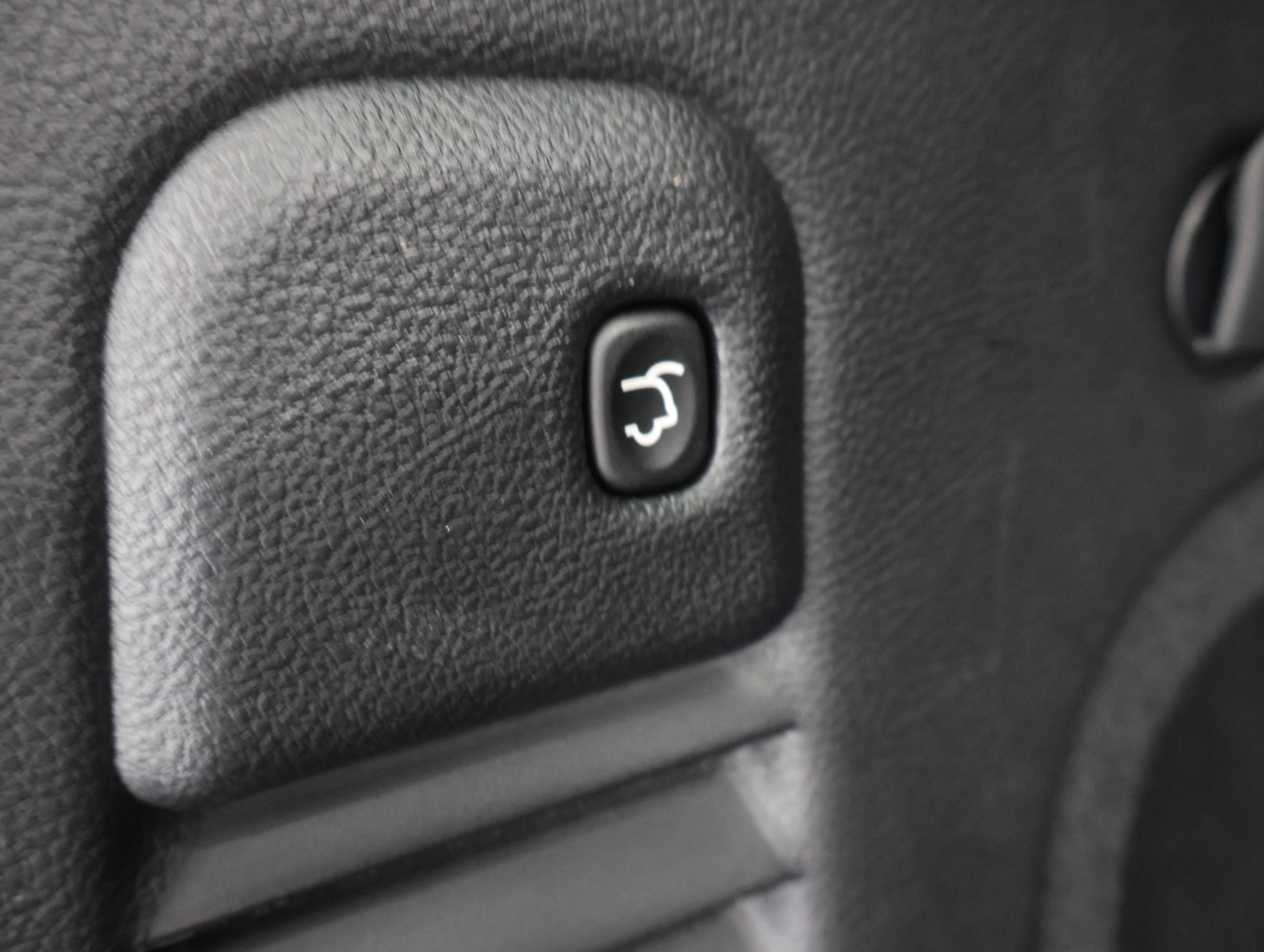 Used 2020 Jeep Grand Cherokee Altitude AWD/4WD image 30