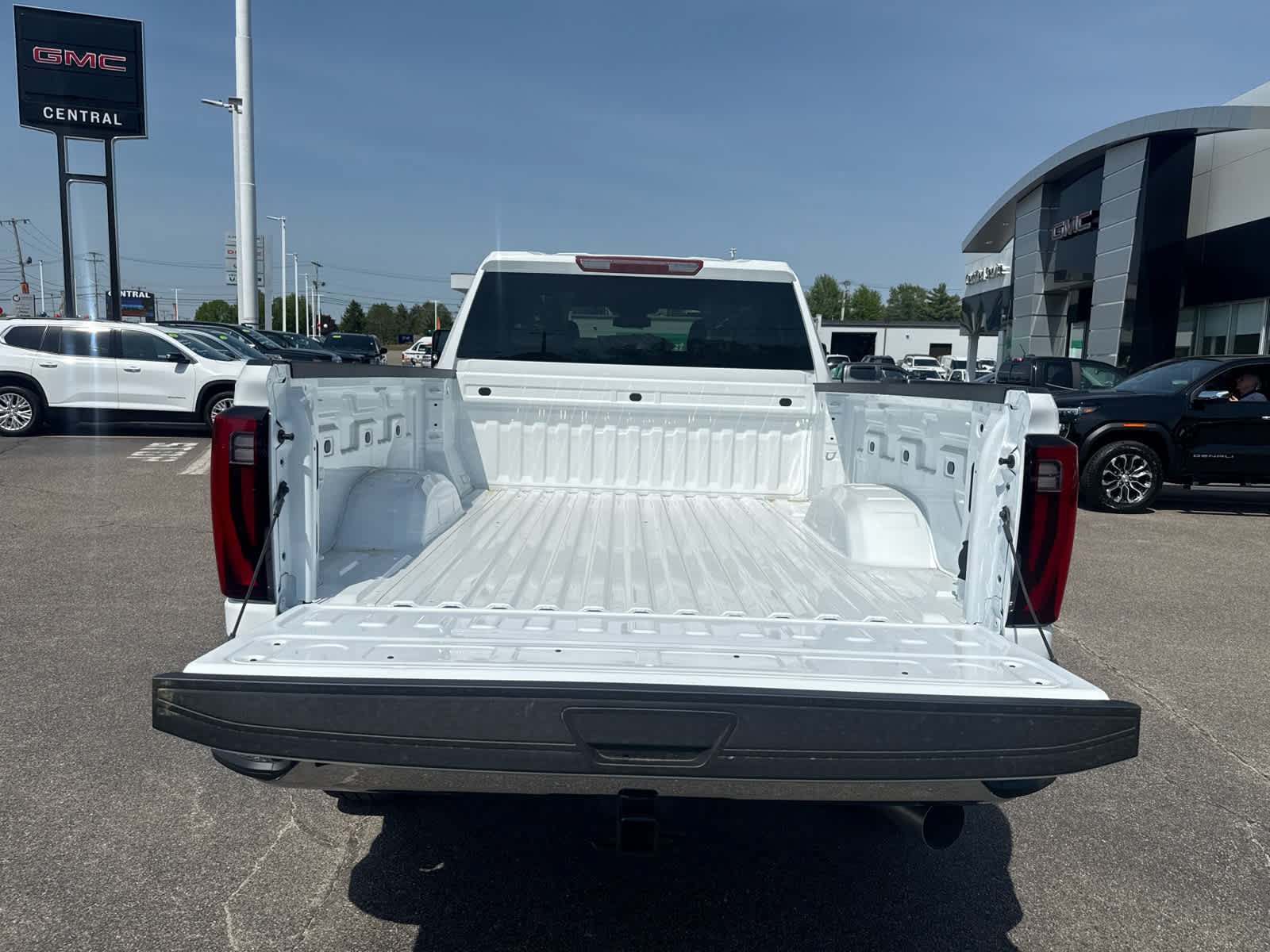 New 2026 GMC Sierra 2500 SLT AWD/4WD image 11