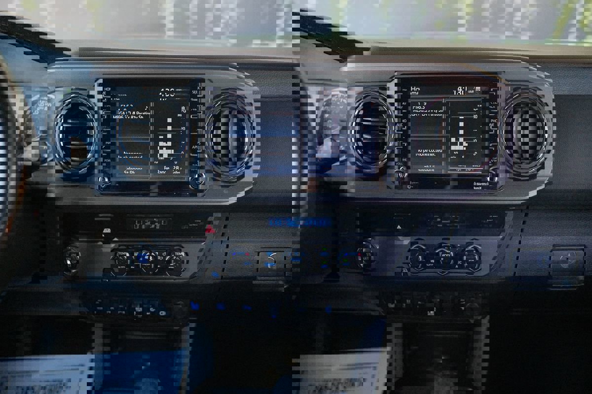 Used 2021 Toyota Tacoma TRD Sport w/ Technology Package image 18