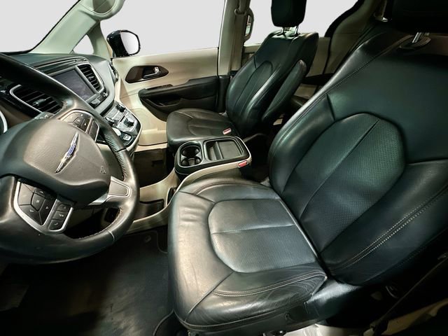 Used 2018 Chrysler Pacifica Touring-L w/ Tire & Wheel Group FWD image 21