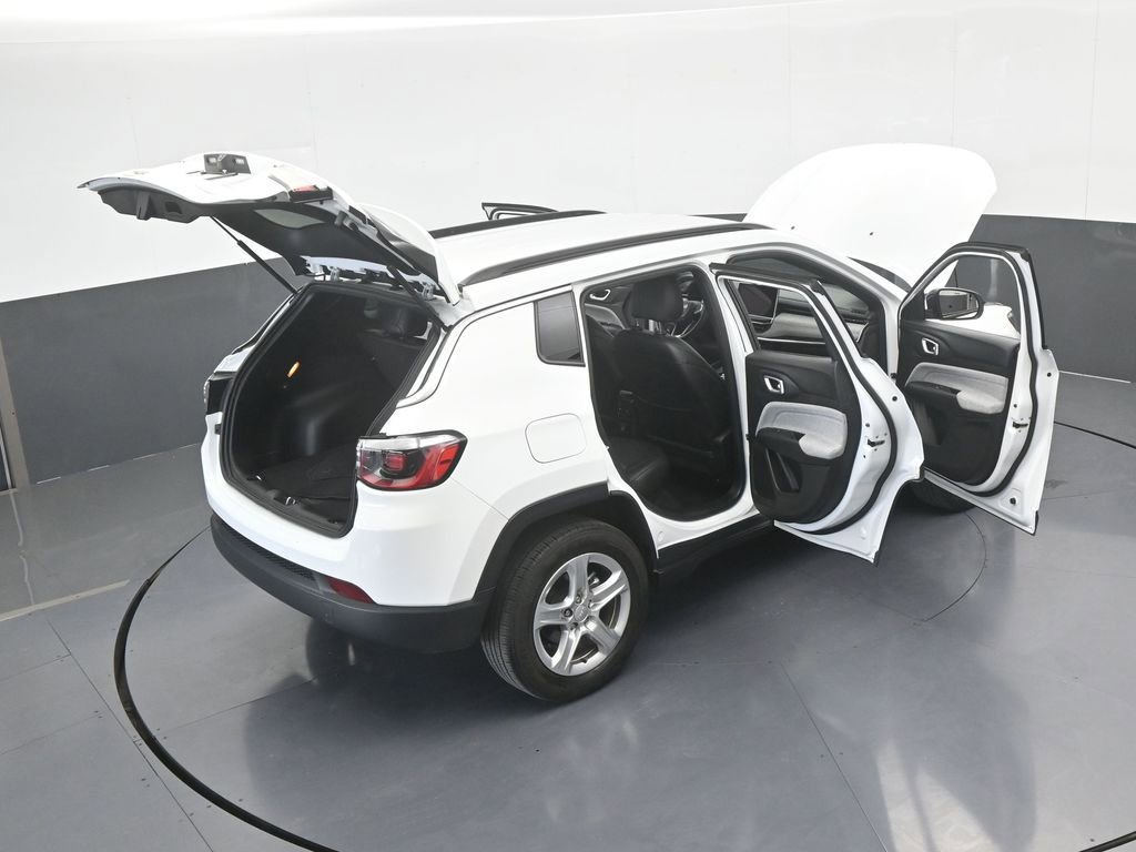 Used 2023 Jeep Compass Latitude image 32