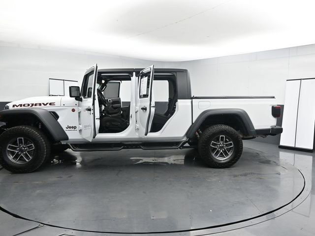Used 2024 Jeep Gladiator Mojave w/ Technology Group AWD/4WD image 34