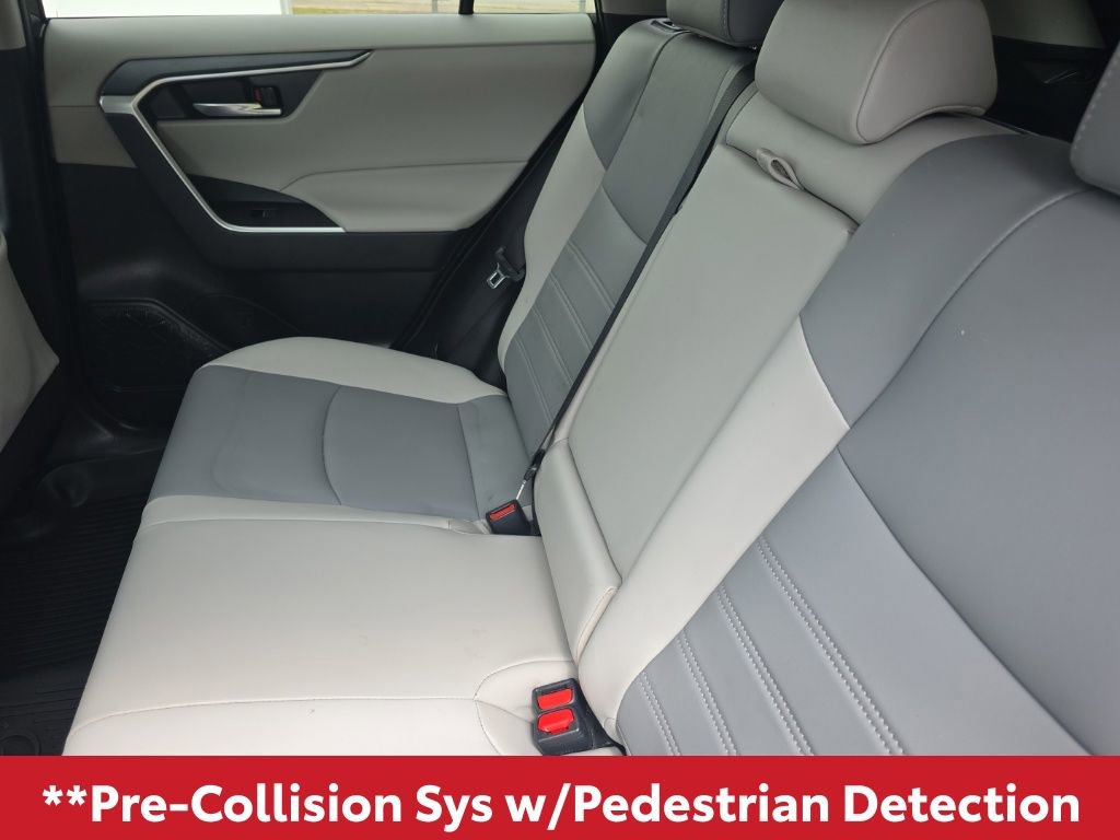 Used 2023 Toyota RAV4 XLE Premium image 18