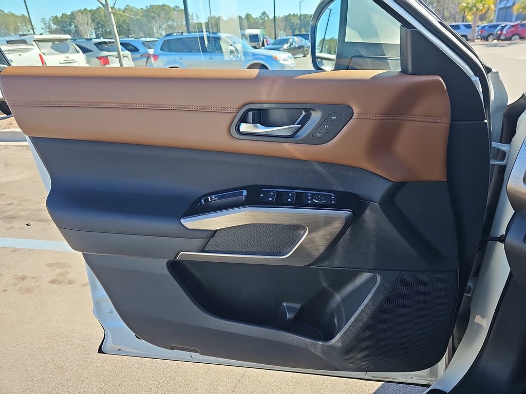 Used 2024 Nissan Pathfinder Platinum w/ Cargo Package image 32