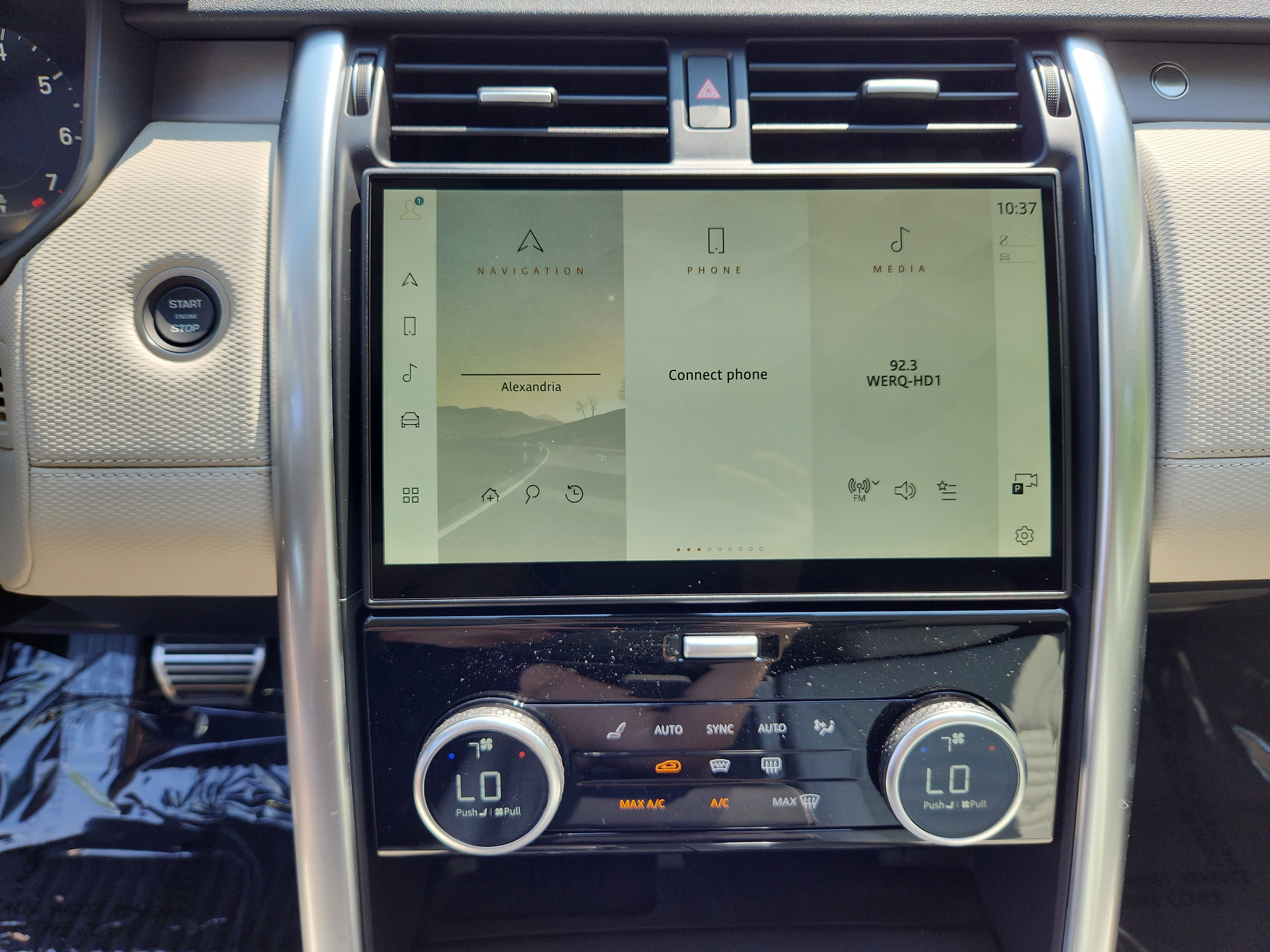 New 2025 Land Rover Discovery Dynamic SE image 17