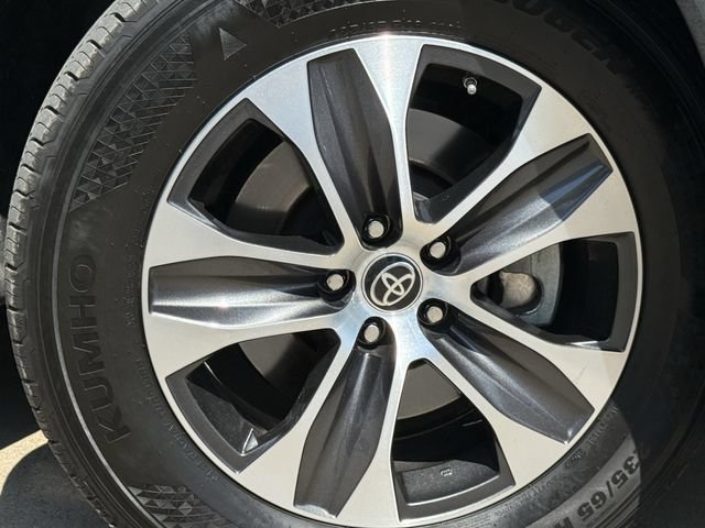 Used 2023 Toyota Highlander XLE FWD image 11