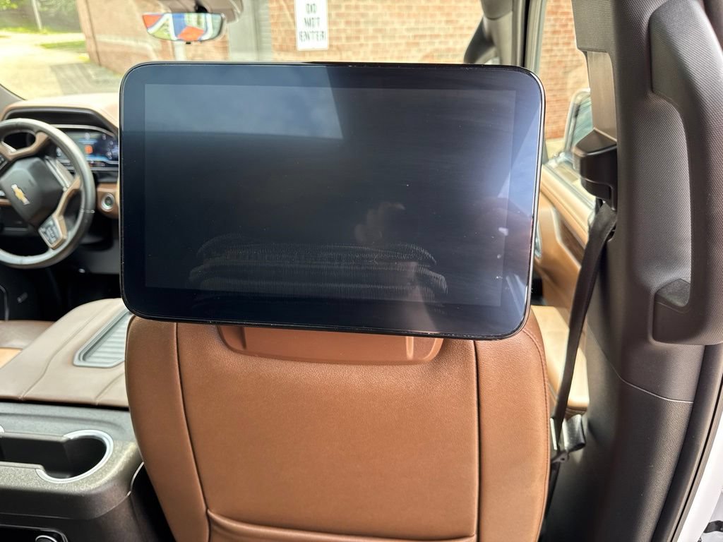 Used 2023 Chevrolet Suburban High Country AWD/4WD image 19
