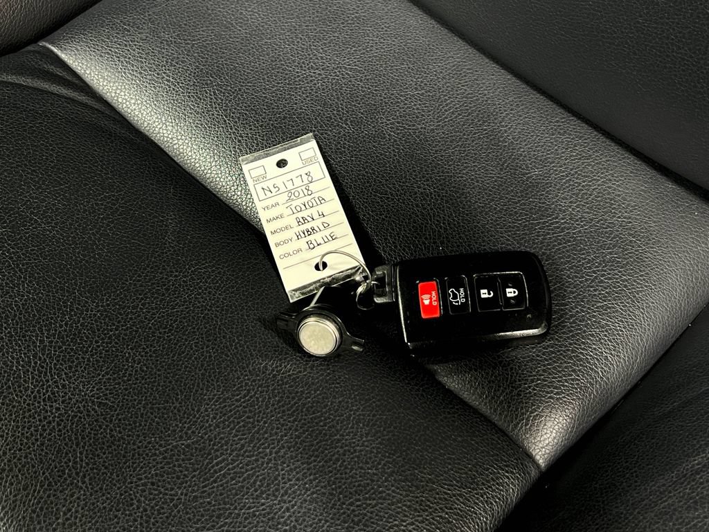 Used 2018 Toyota RAV4 Limited AWD/4WD image 38