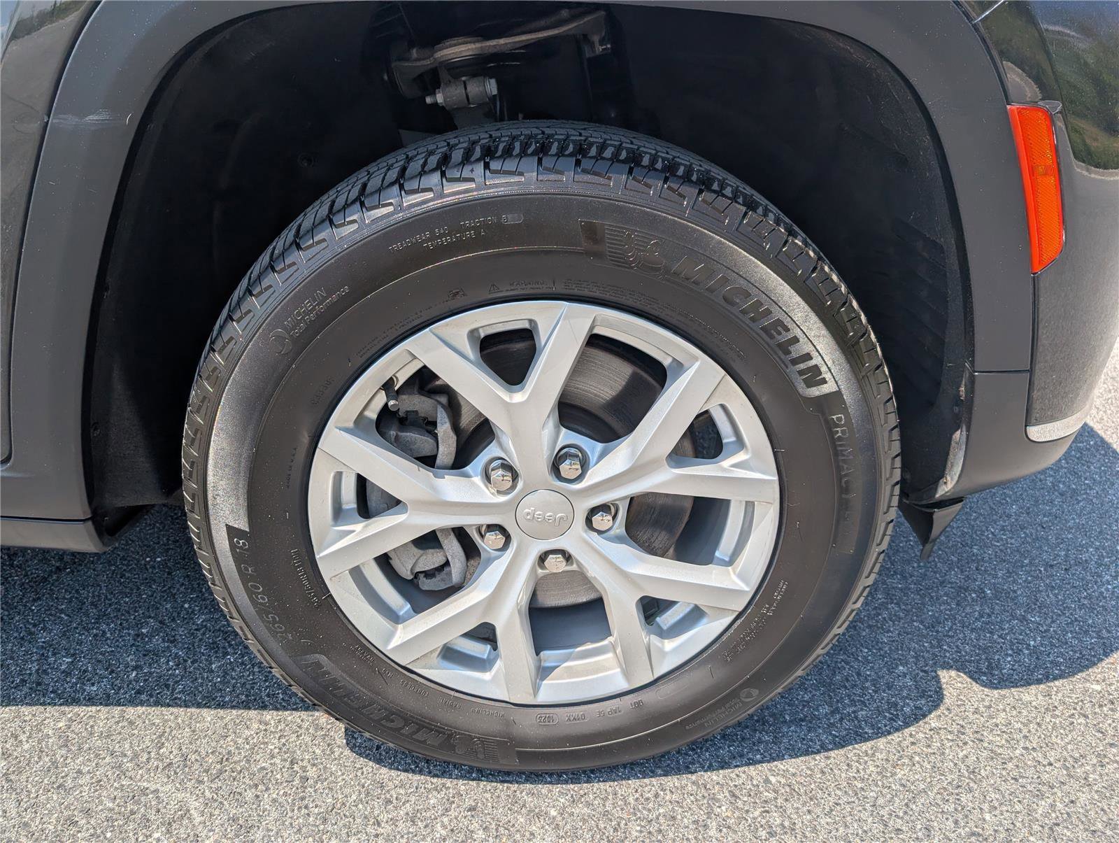 Used 2023 Jeep Grand Cherokee L Limited AWD/4WD image 9