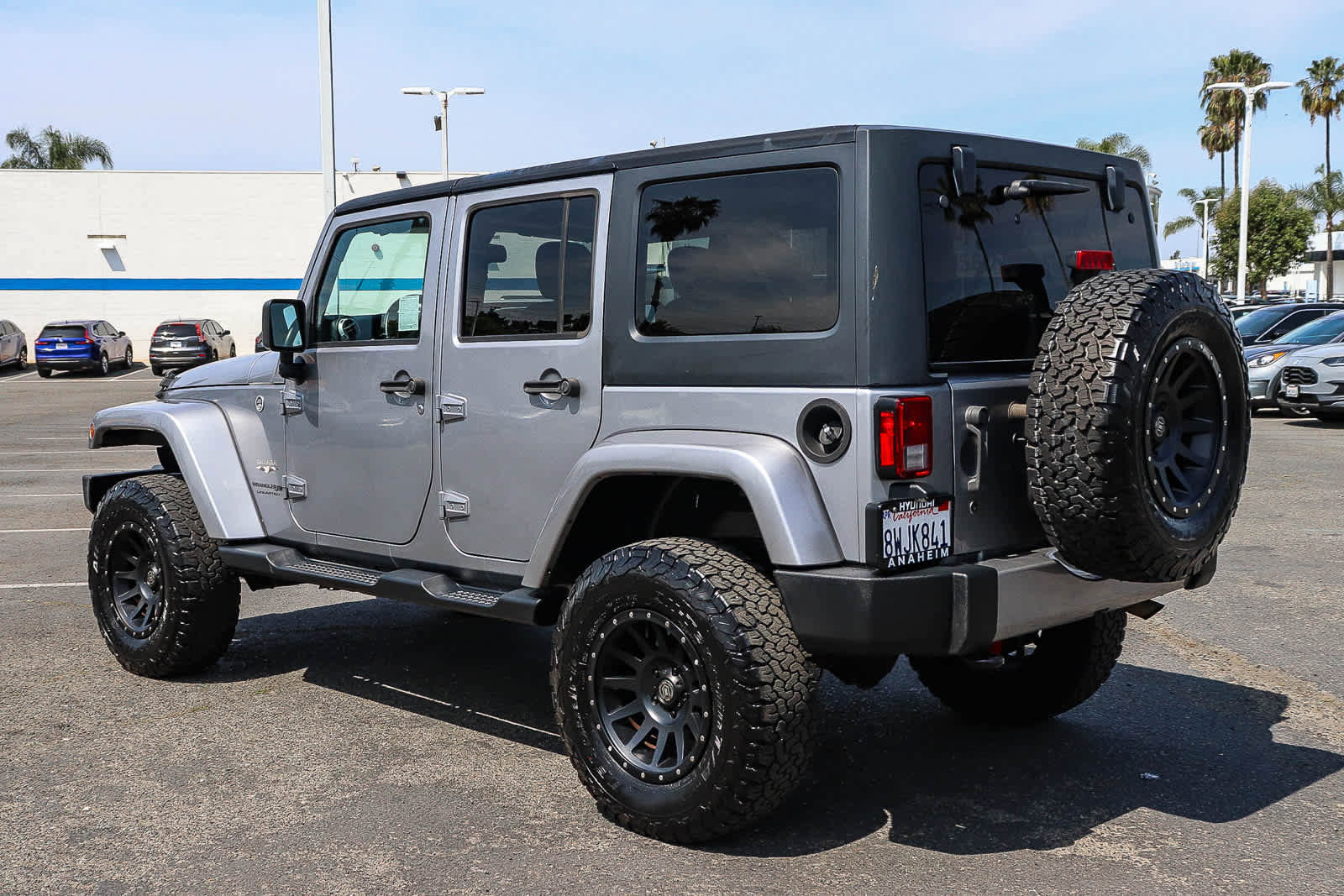 Used 2018 Jeep Wrangler Unlimited Sahara AWD/4WD image 9