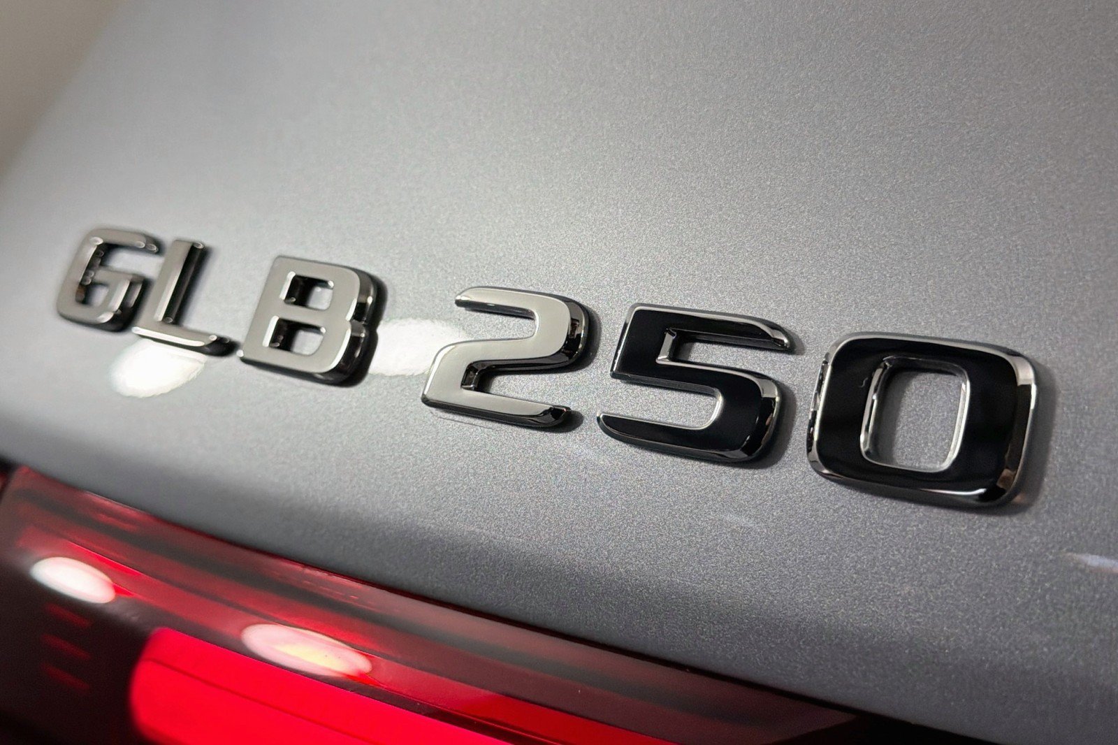 Used 2025 Mercedes-Benz GLB 250 image 8