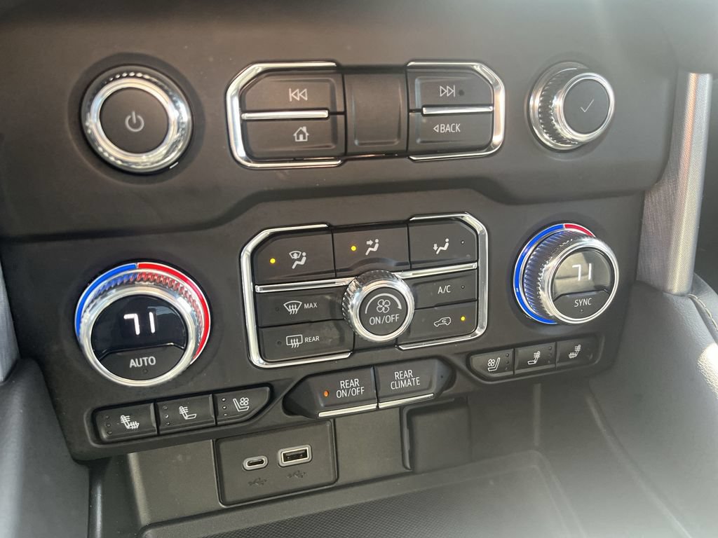 Used 2023 GMC Yukon SLT w/ SLT Luxury Package AWD/4WD image 11