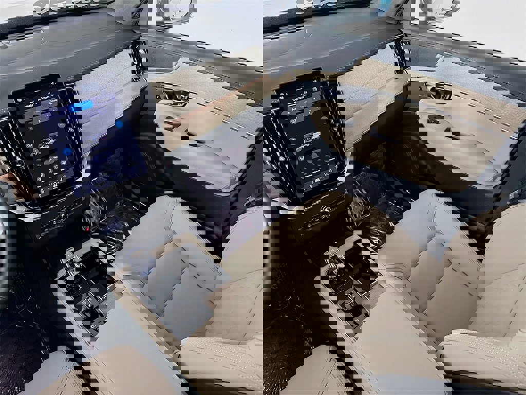 Certified 2026 Volvo XC90 B6 Core image 24