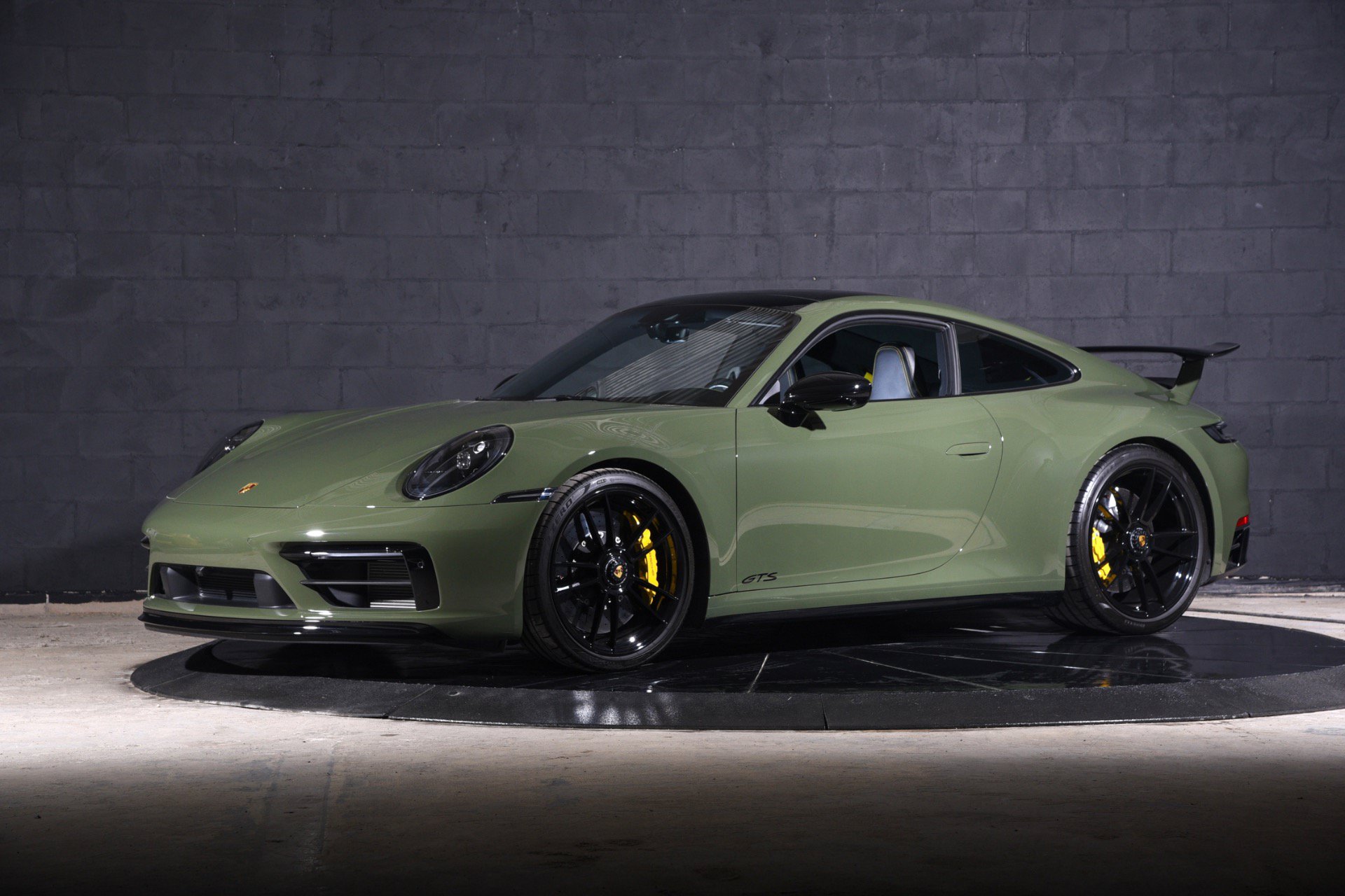 Used 2024 Porsche 911 Carrera GTS RWD image 2