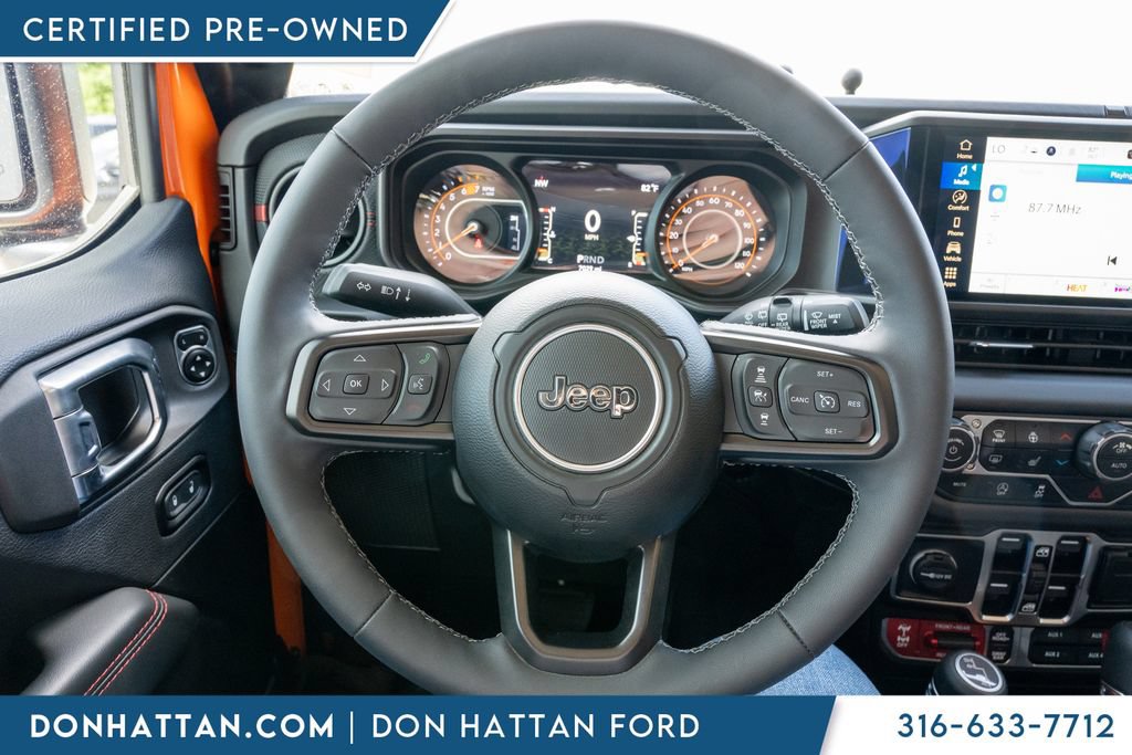 Used 2025 Jeep Wrangler Unlimited Rubicon w/ Convenience Group AWD/4WD image 6