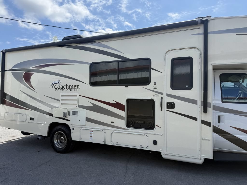 Used 2017 Ford E-450 and Econoline 450 Super Duty w/ Motorhome Prep Package RWD image 30