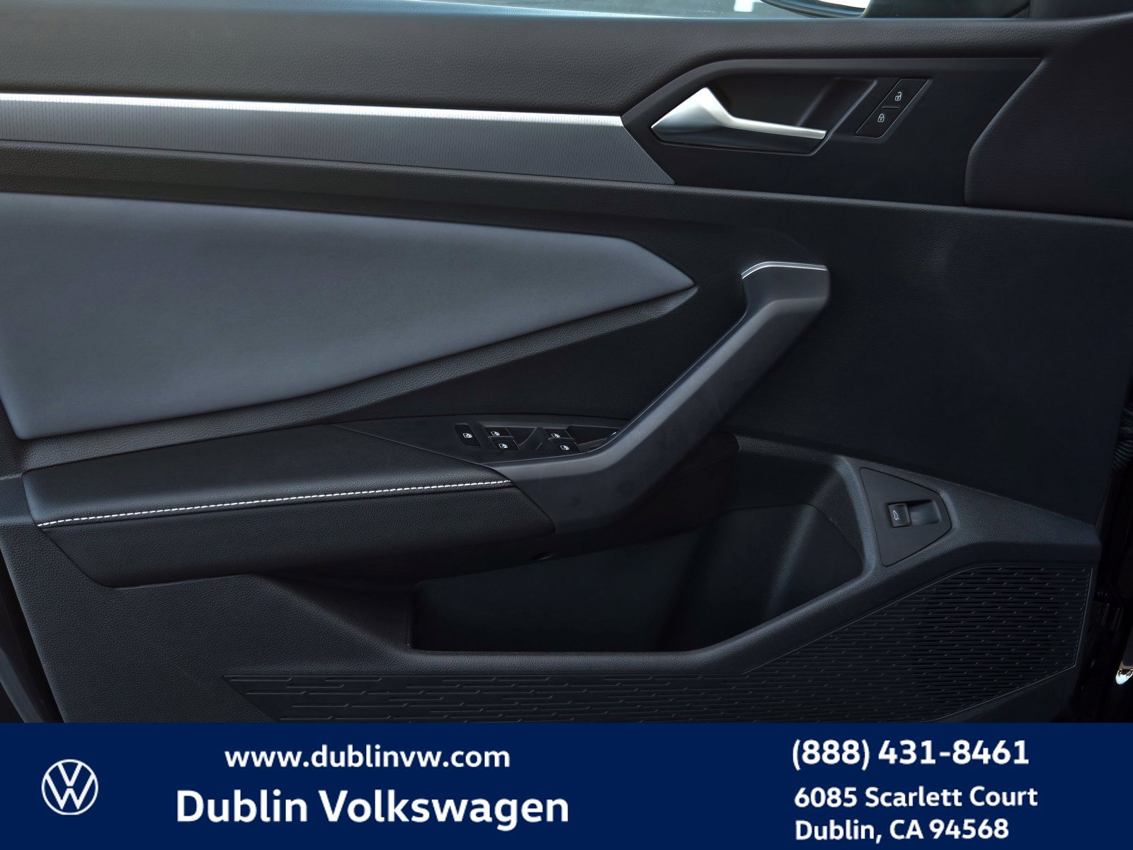 Certified 2025 Volkswagen Jetta SE FWD image 10