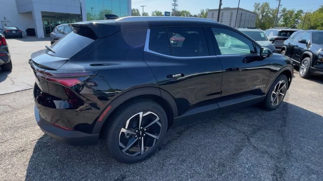 New 2026 Chevrolet Equinox EV LT FWD image 2