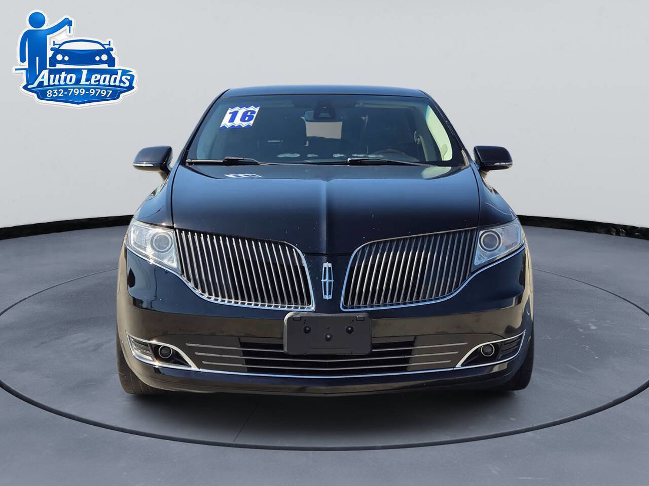 Used 2016 Lincoln MKT AWD image 4