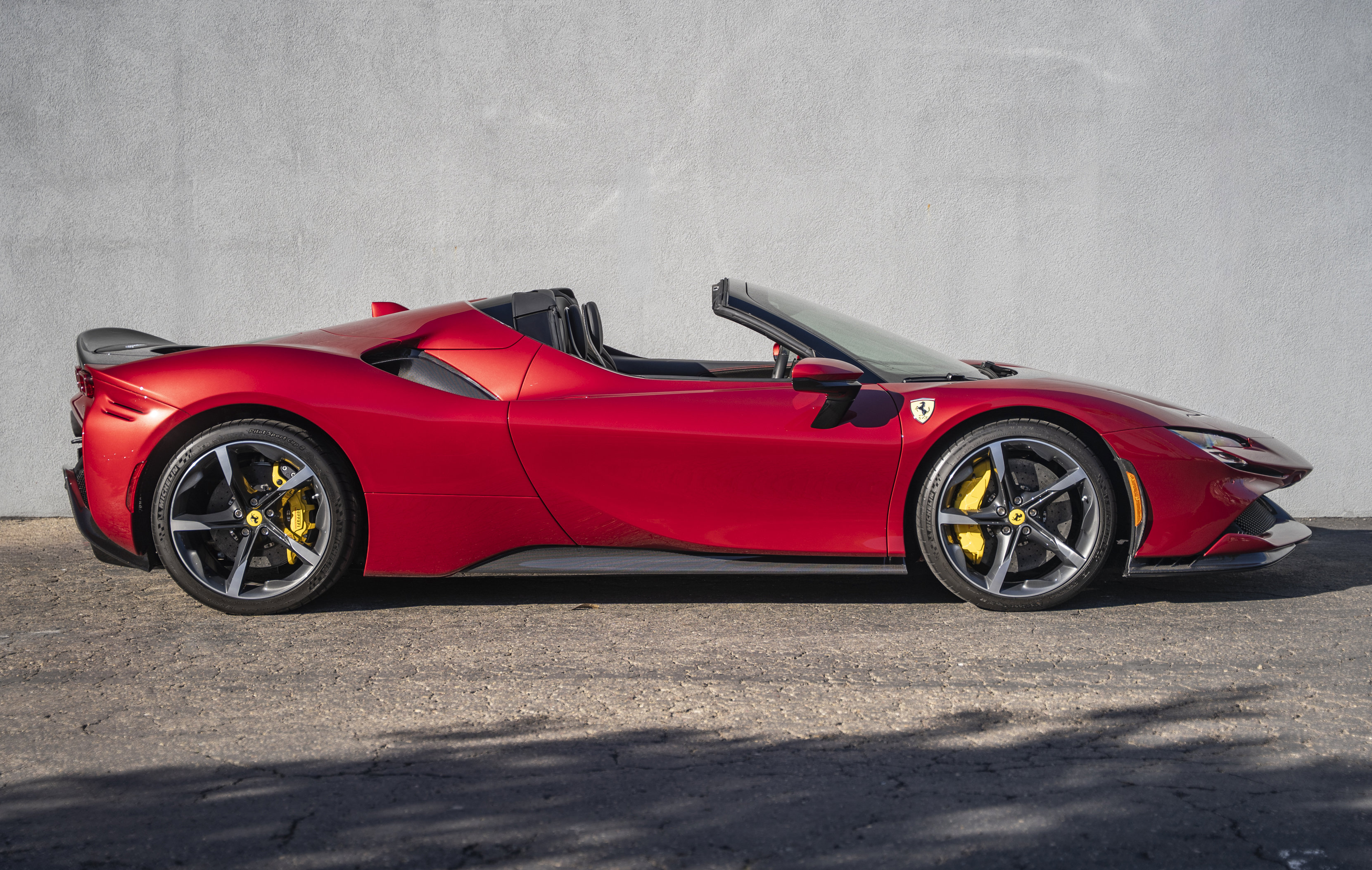 Used 2022 Ferrari SF90 Spider image 7