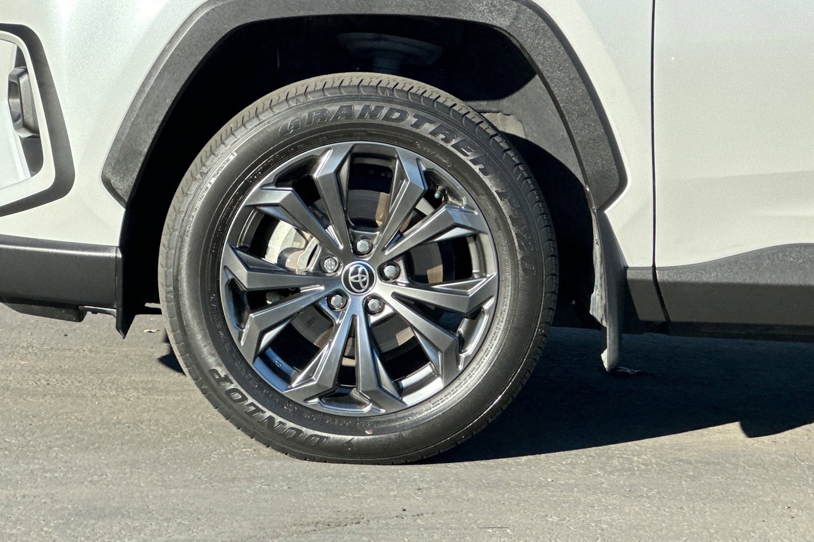 Used 2023 Toyota RAV4 XLE Premium image 25