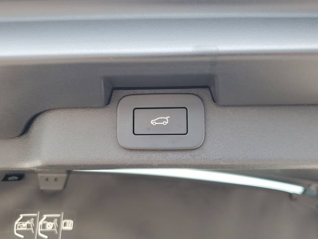 Used 2024 Land Rover Discovery S AWD/4WD image 6