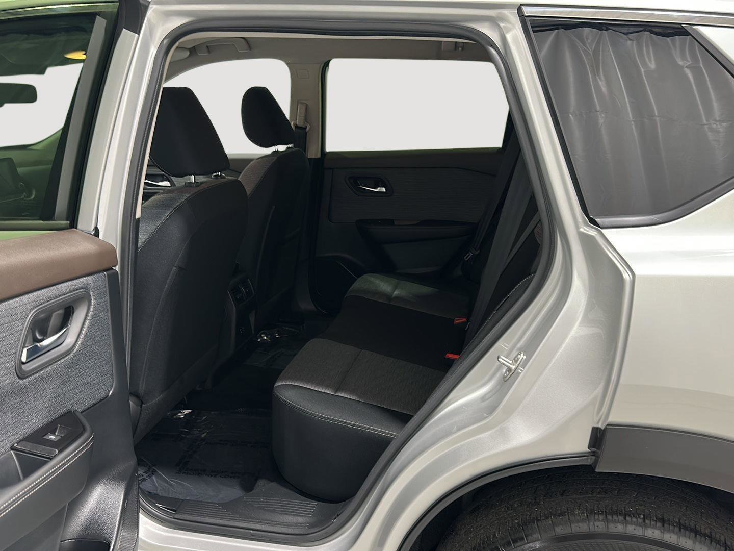 Used 2023 Nissan Rogue SV image 24