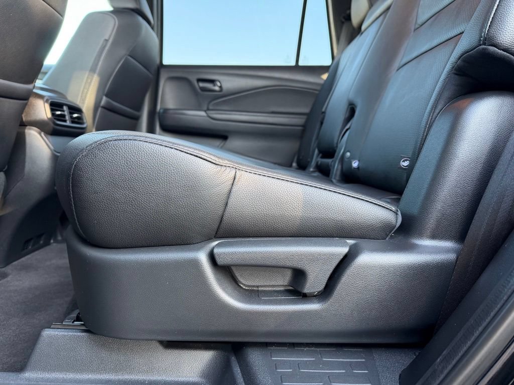Certified 2025 Honda Passport EX-L image 38