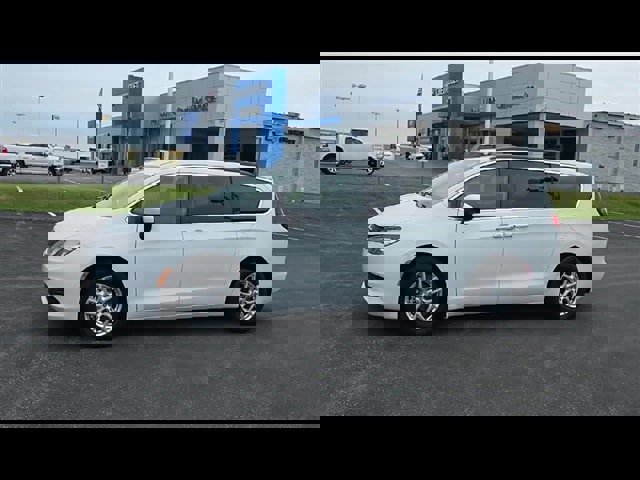 Used 2021 Chrysler Voyager Lxi image 5