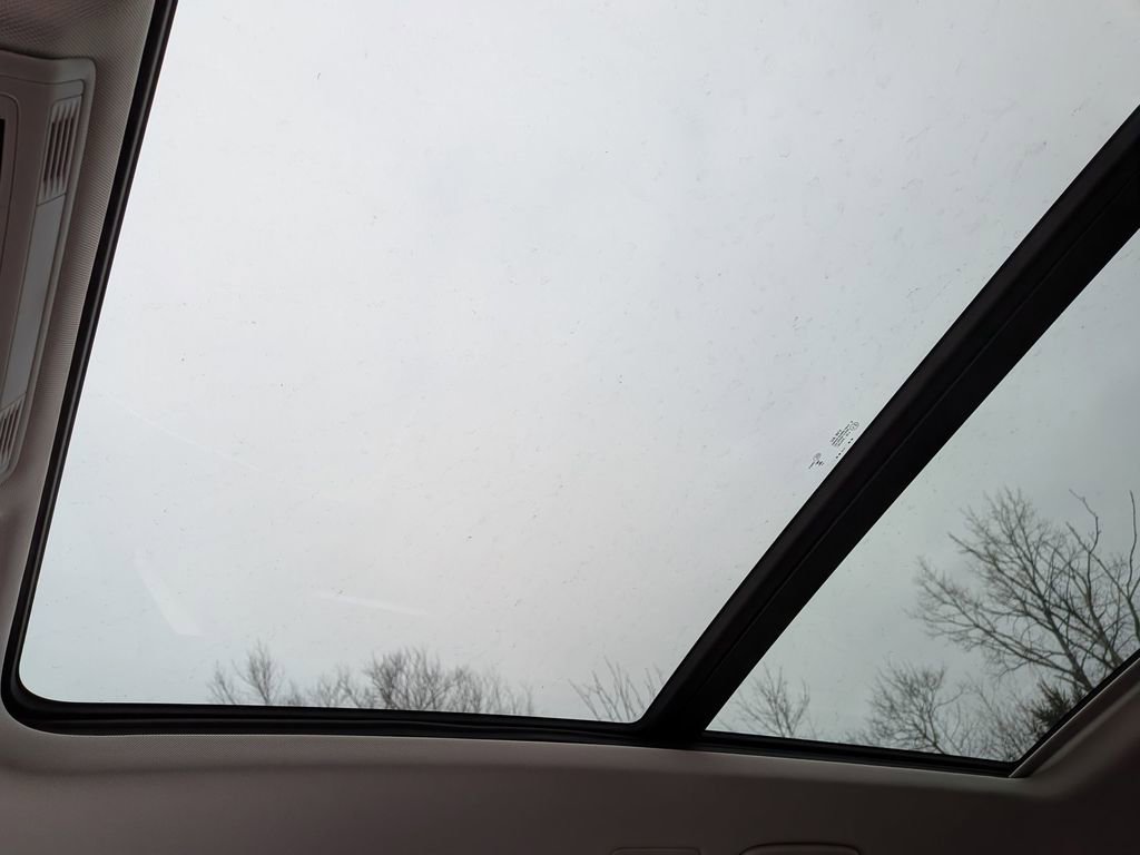 Used 2025 Volkswagen Taos SE w/ Panoramic Sunroof Package image 26