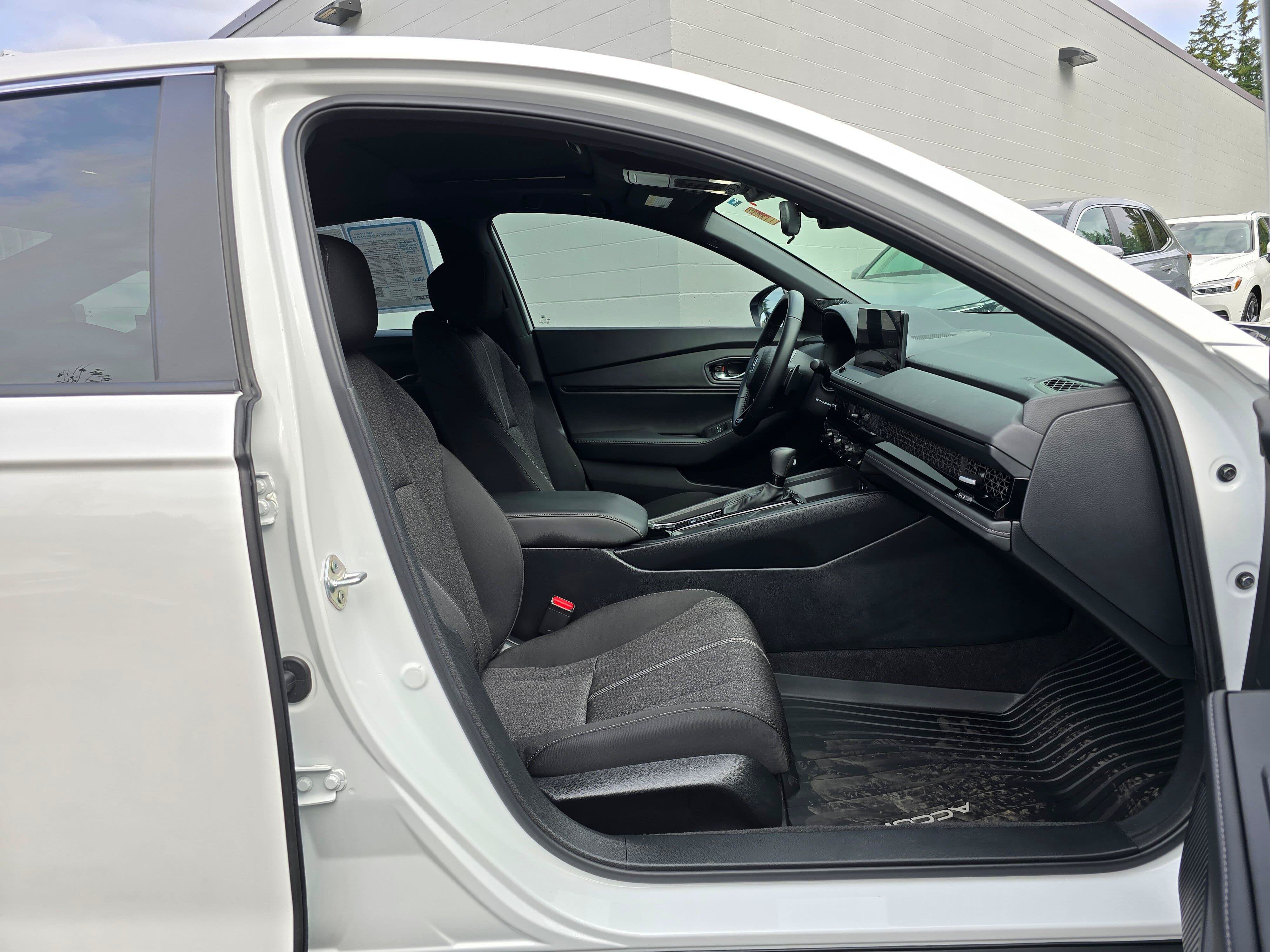 Used 2025 Honda Accord Sport image 10