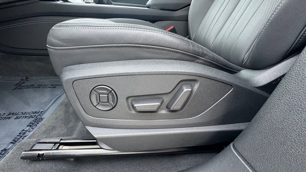 Used 2023 Audi e-tron Premium Plus image 21