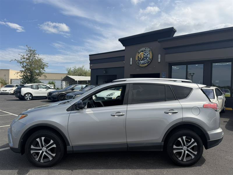 Used 2016 Toyota RAV4 LE AWD/4WD image 2