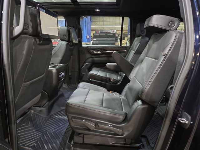 Used 2024 GMC Yukon XL Denali w/ Advanced Technology Package image 34