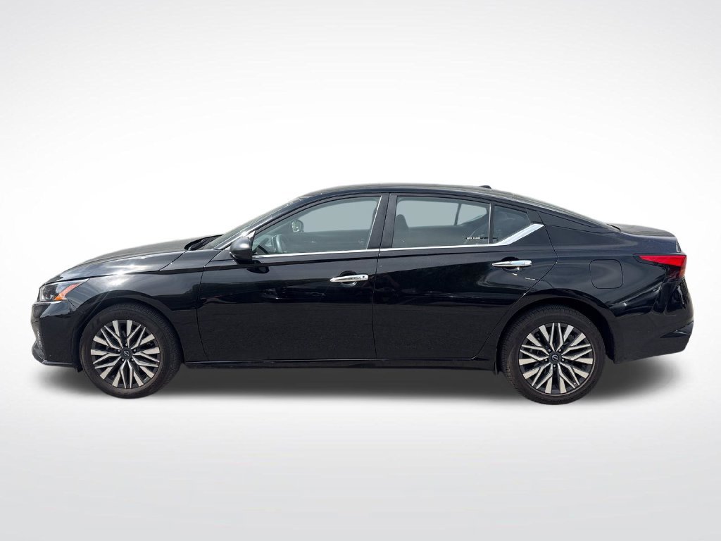 Used 2025 Nissan Altima 2.5 SV AWD/4WD image 2