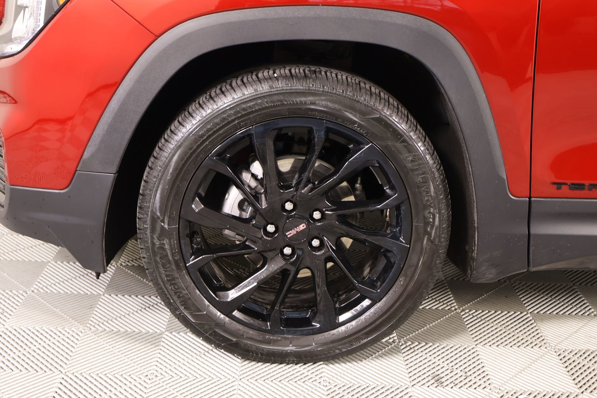 Used 2024 GMC Terrain SLE w/ Driver Convenience Package image 17