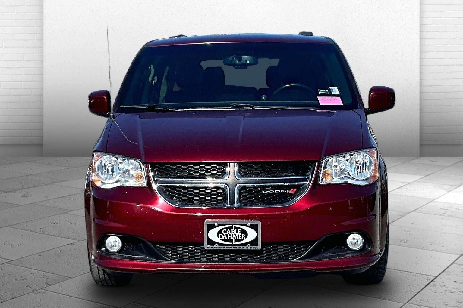 Used 2017 Dodge Grand Caravan SXT FWD image 2