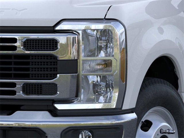 New 2025 Ford F350 XL w/ XL Chrome Package image 18