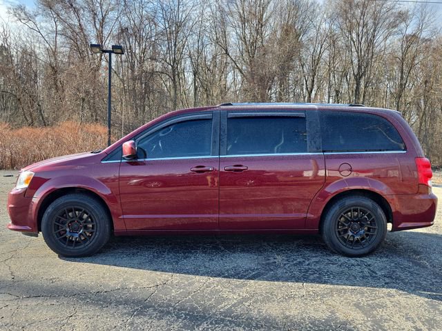 Used 2019 Dodge Grand Caravan SXT w/ Rear Park Assist Package image 3