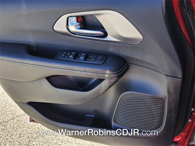 New 2026 Chrysler Voyager LX image 29