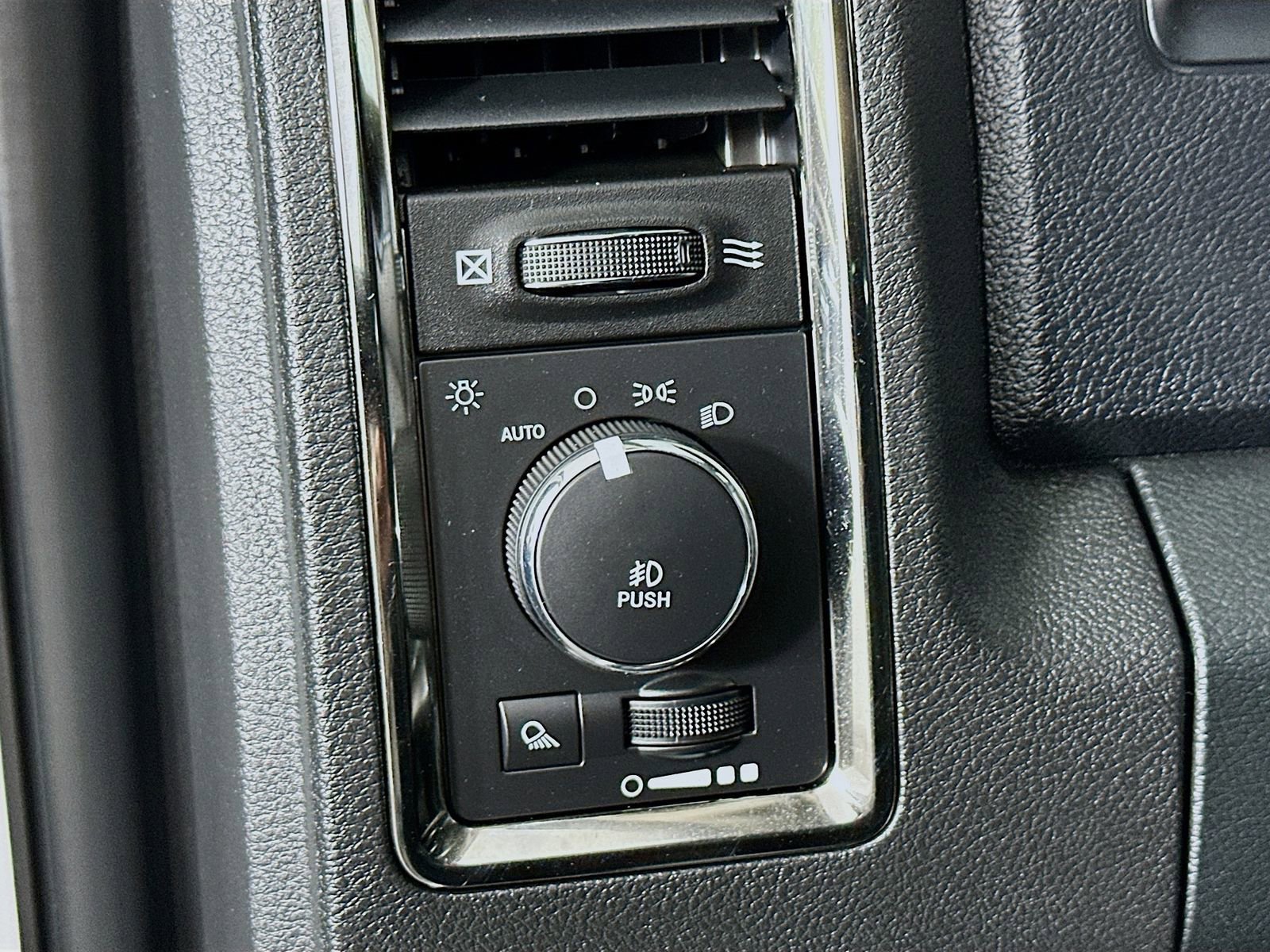 Used 2017 RAM 1500 Sport image 11