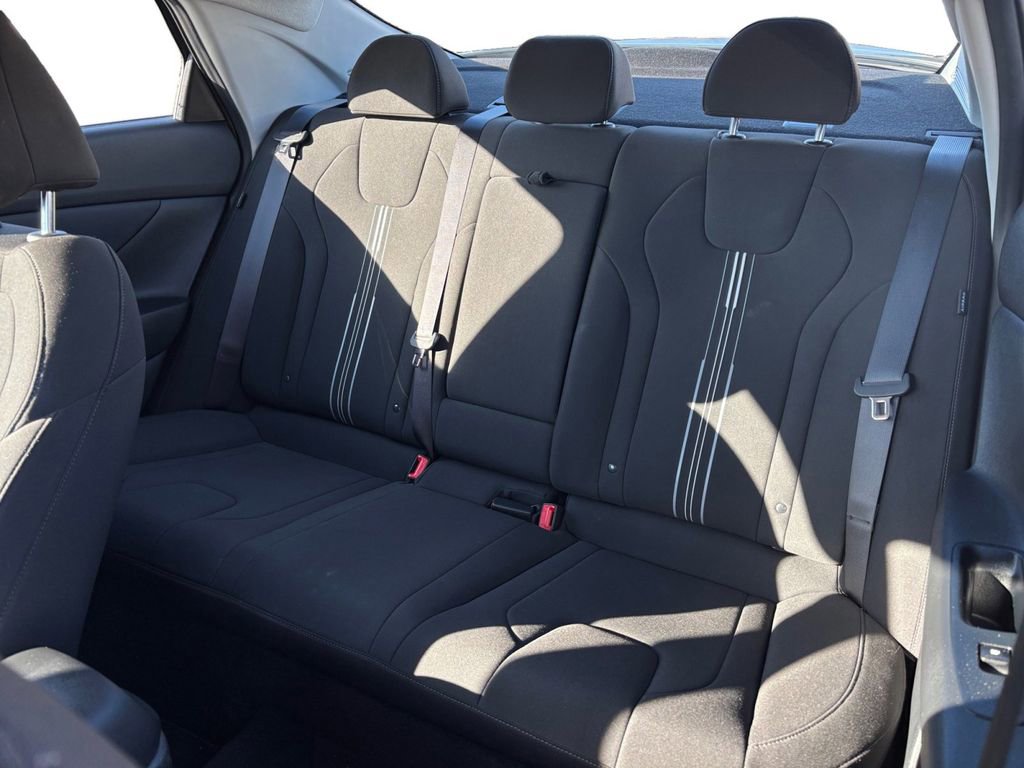 Used 2024 Hyundai Elantra SEL w/ Convenience Package image 21