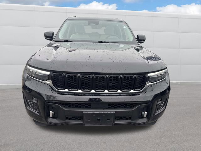 Used 2023 Jeep Grand Cherokee Overland w/ Luxury Tech Group IV AWD/4WD image 12