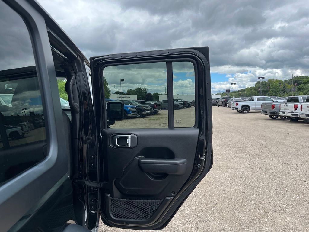 Used 2024 Jeep Wrangler Unlimited Sport AWD/4WD image 31