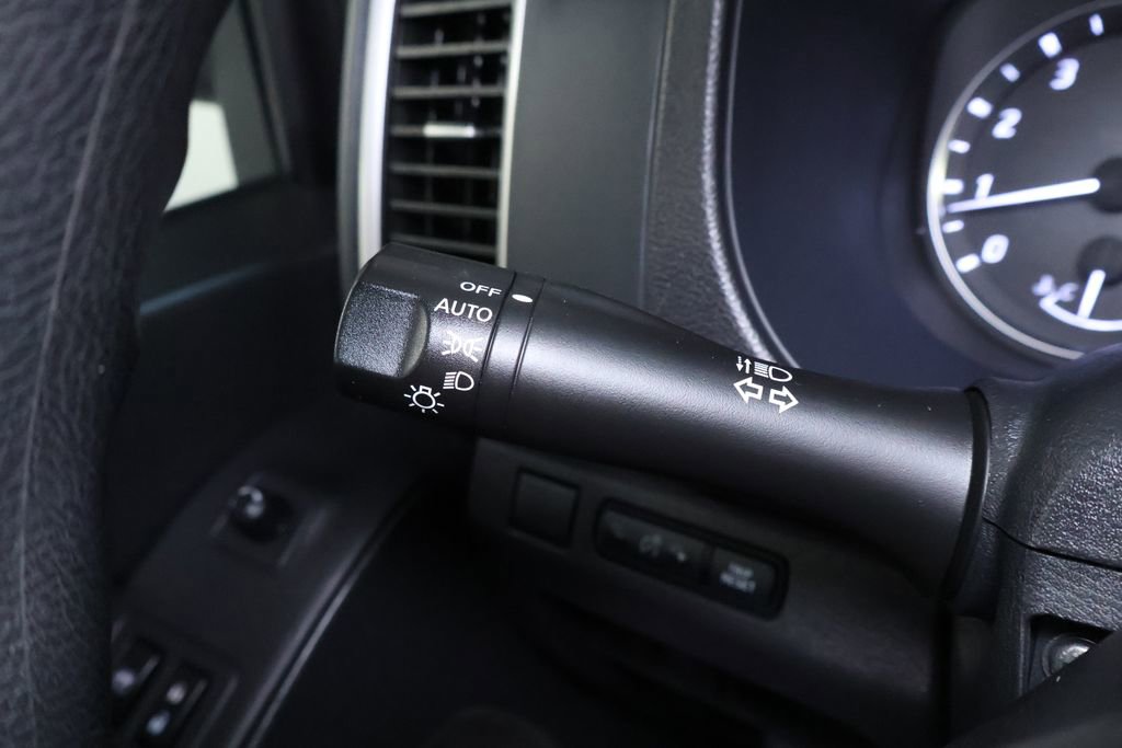 Used 2023 Nissan Frontier SV image 21