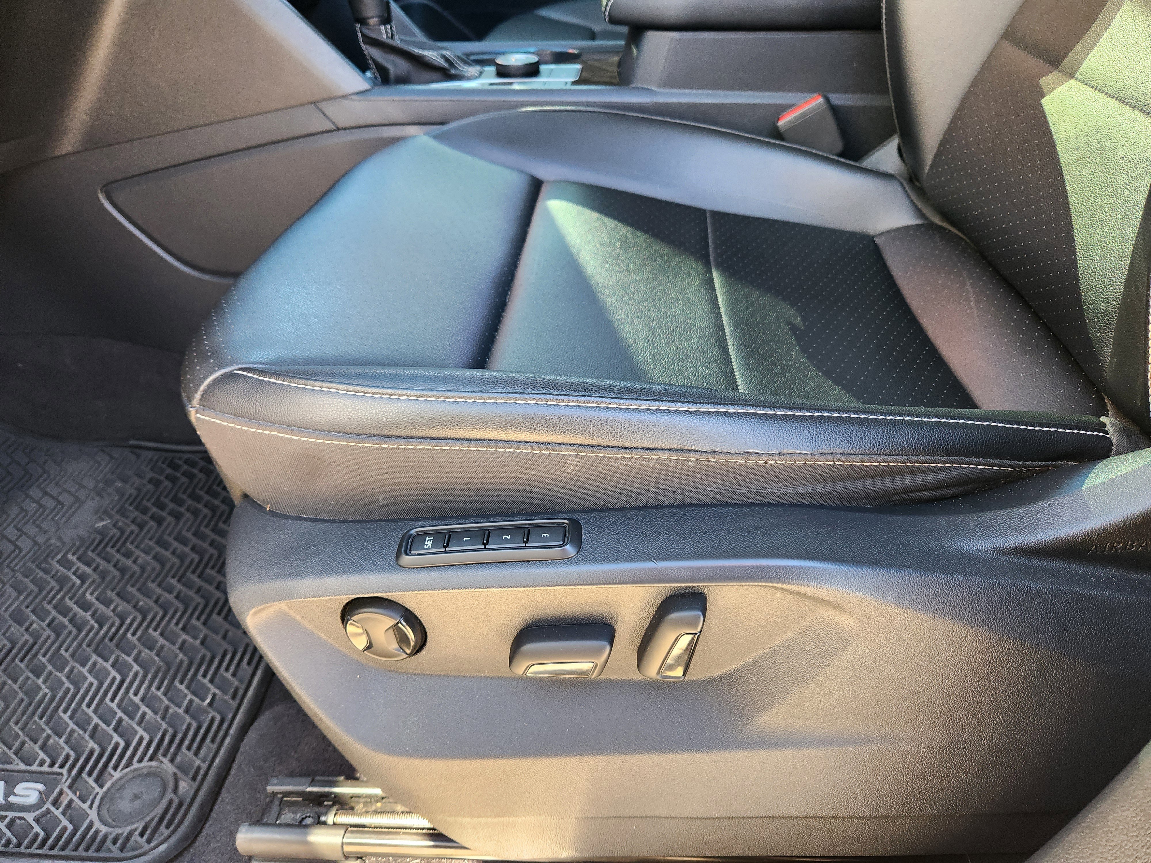 Used 2021 Volkswagen Atlas SEL image 25