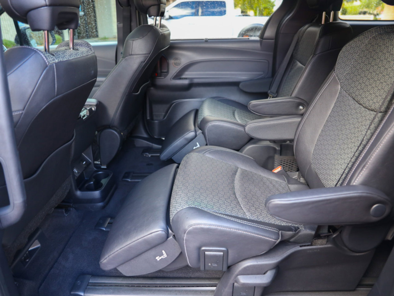 Used 2023 Toyota Sienna XSE image 33