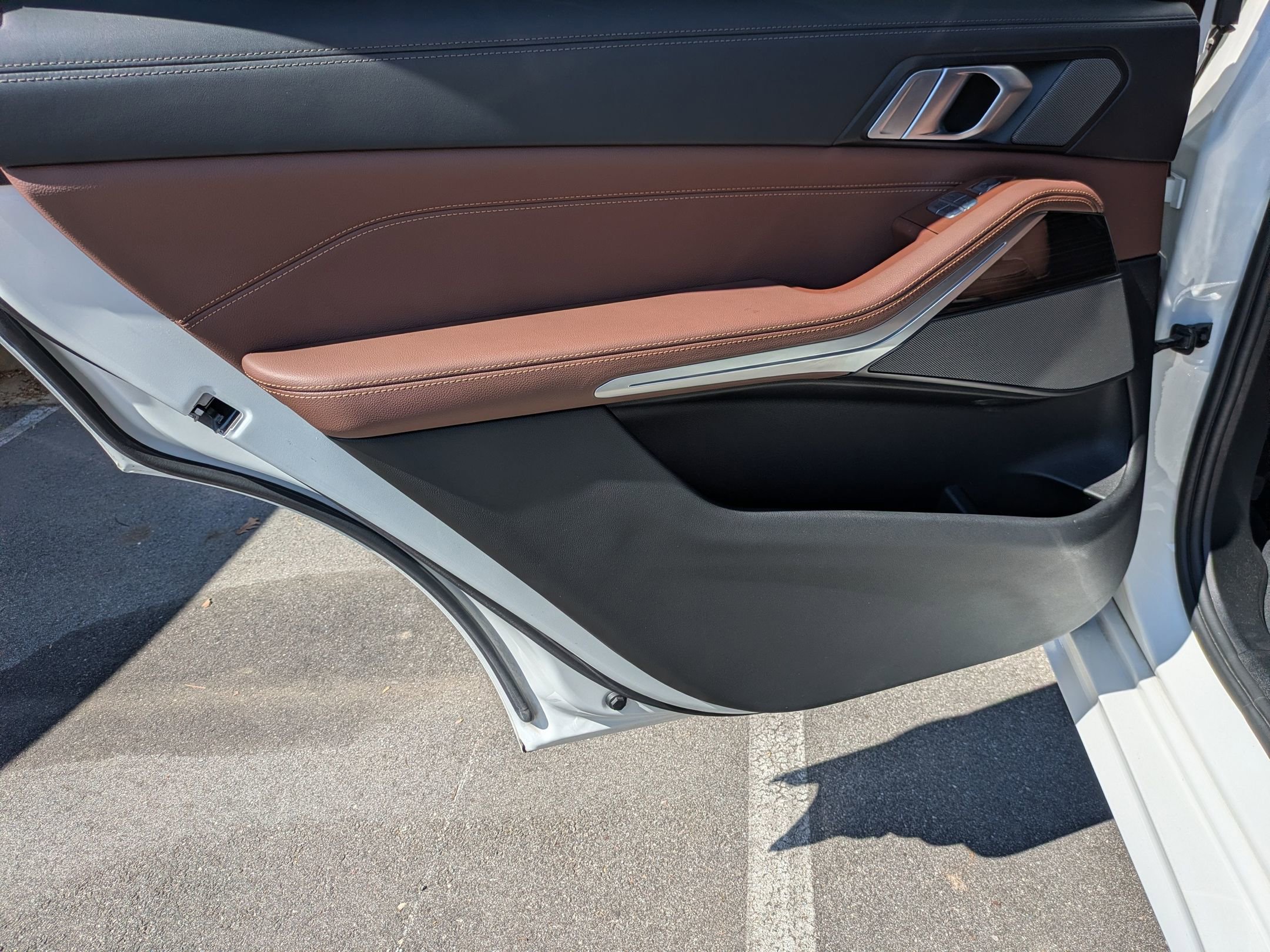 Used 2021 BMW X7 M50i w/ Executive Package image 27